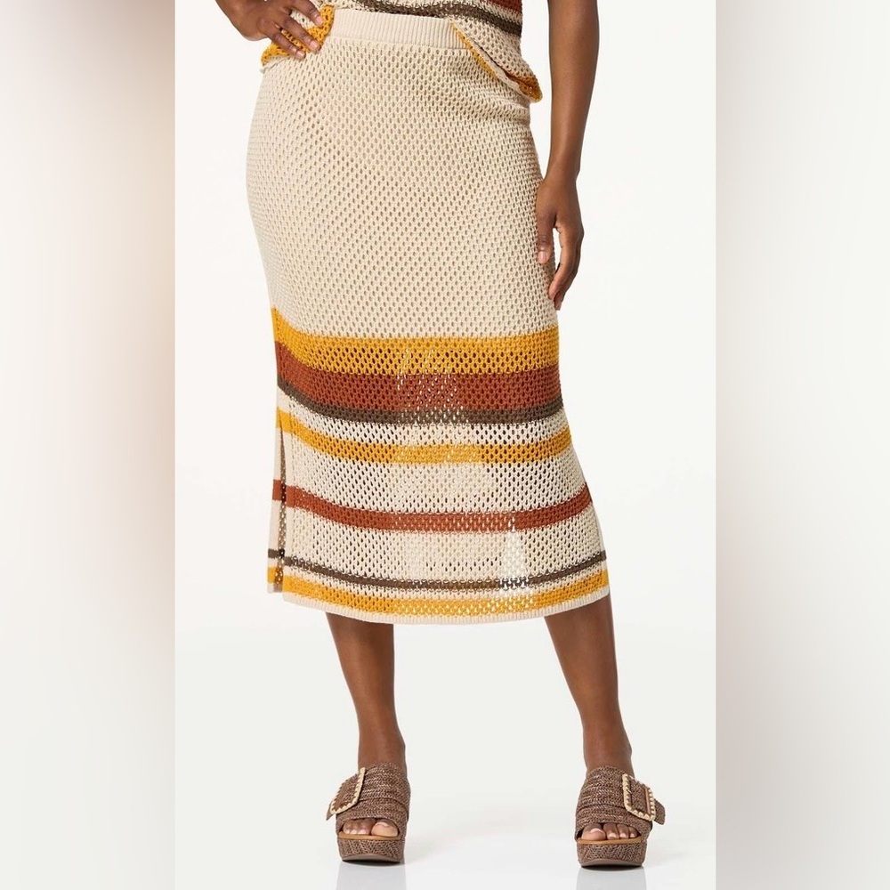 NWT STRIPE SCALLOPED OPEN
STITCH SKIRT
